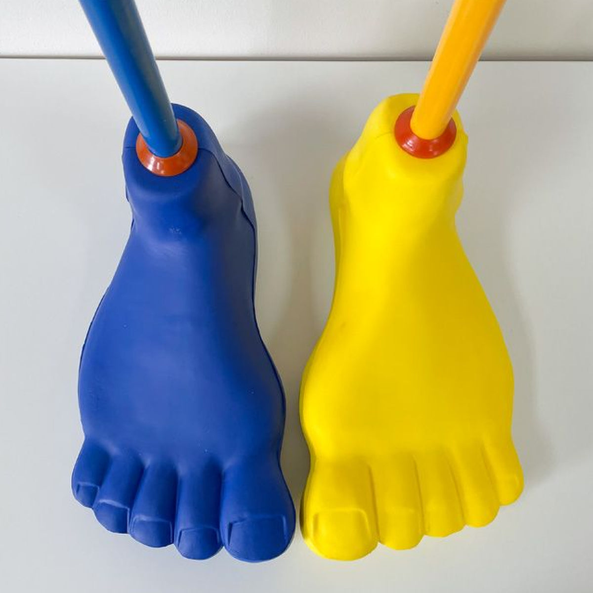 Pieds géants en mousse (2), vue 3